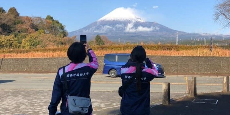 冠雪が一層青空に映える富士山を見ることができました